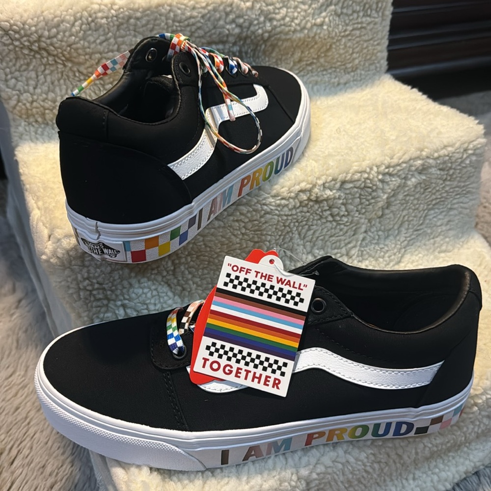 NWT Vans Pride Ward Shoes Women Size 9.5 - Picture 2 of 8